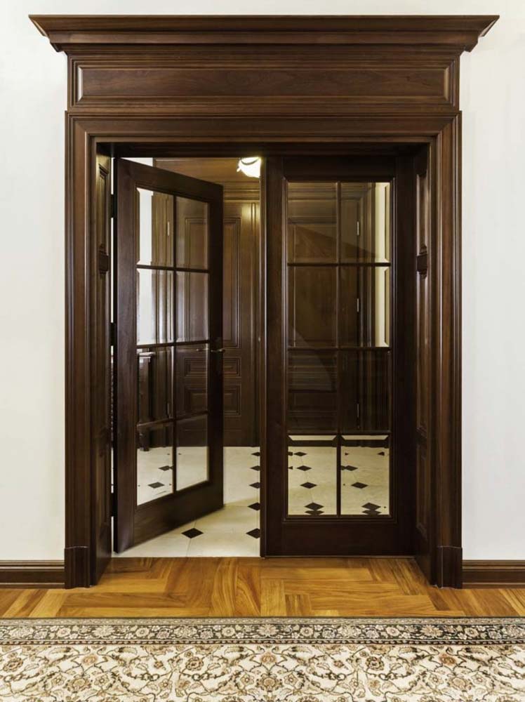 Mẫu cửa chính khung gỗ cánh kính xa hoa và quý phái