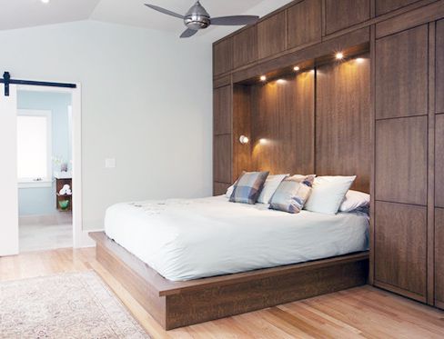 Chiếc giường gập thiết kế cùng tủ quần áo với gỗ sang trọng, tinh tế.