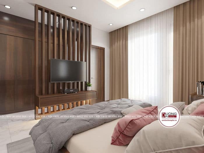 Phòng ngủ chính sử dụng chất liệu gỗ sồi làm kệ tivi và vách