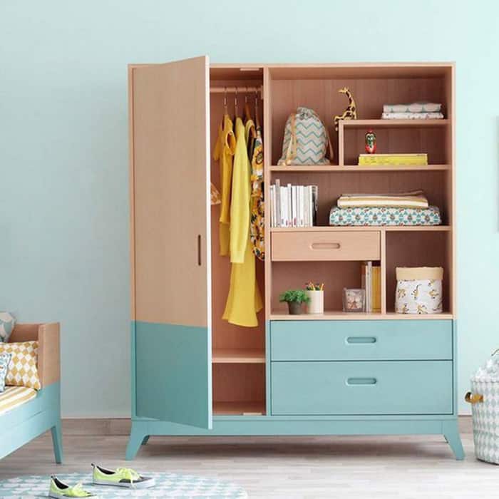 Thiết kế mẫu tủ nhỏ xinh màu xanh và cam nhạt cho bé gái
