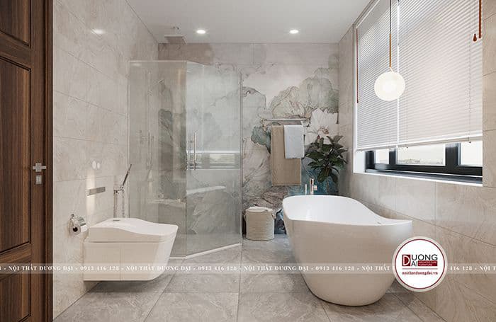 Phòng tắm sang trọng với bồn tắm lớn và tường lát gạch hoa