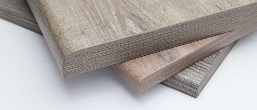Mặt gỗ phẳng mịn và dễ dàng phủ chất liệu để tăng tính thẩm mỹ