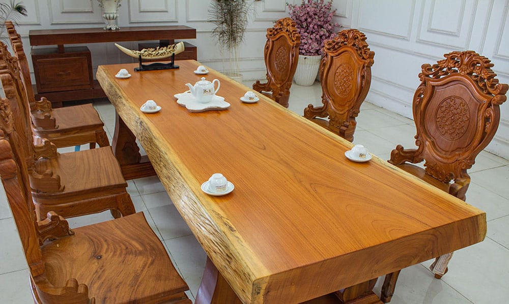 Thiết kế tinh tế với mặt bàn giữ nguyên dát gỗ