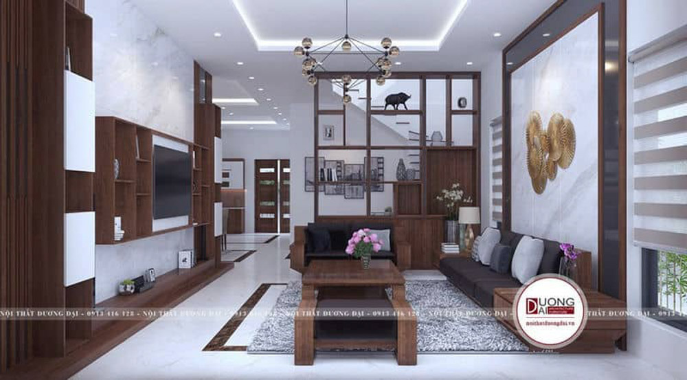 Phòng khách sử dụng gỗ tự nhiên màu nâu trầm với kệ trang trí lớn