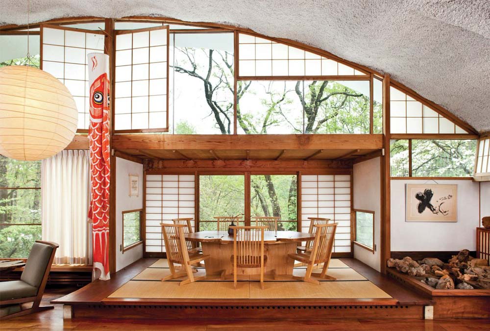 Phòng khách đậm chất Nhật Bản với cửa kính và khu vườn