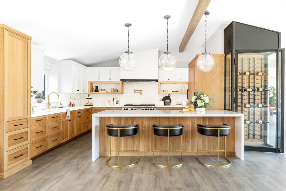 Các mẫu phòng bếp phong cách Scandinavian này gây ấn tượng bởi chất liệu gỗ sồi