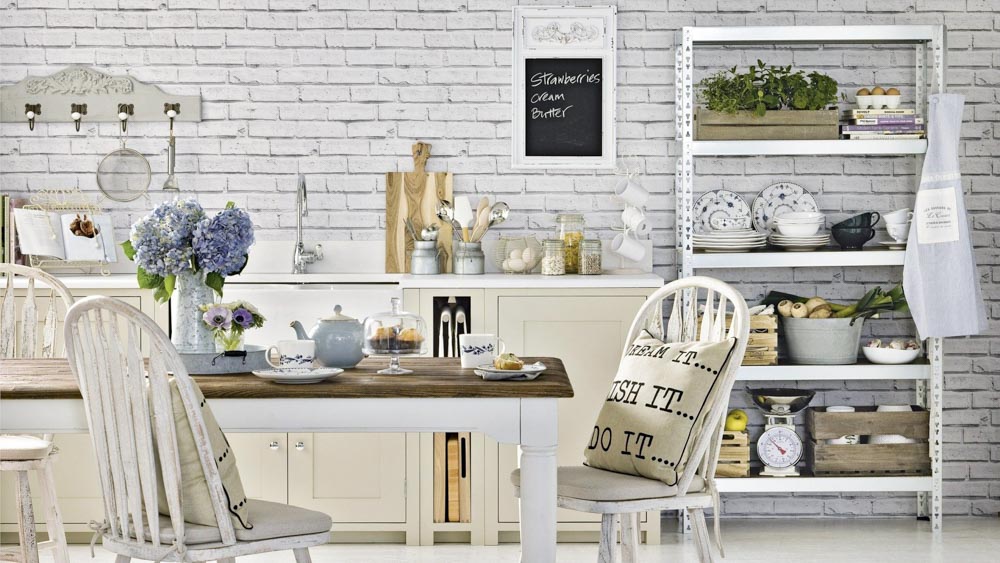 Với một loạt các mẫu thiết kế đa dạng và đẹp mắt, giấy dán tường sẽ giúp tăng thêm tính thẩm mỹ và trang trí cho không gian nhà bếp của bạn.