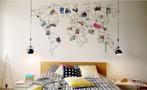 Trang trí phòng ngủ bằng ảnh theo dạng bản đồ về những nơi mà bạn sẽ đị qua