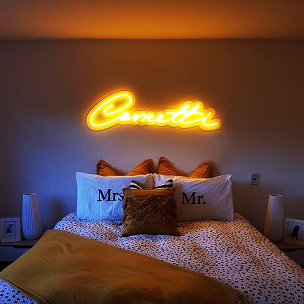 Đèn chiếu sáng phòng ngủ ngoài việc cung cấp nguồn ánh sáng dịu nhẹ còn giúp bạn dễ dàng đi vào giấc ngủ hơn