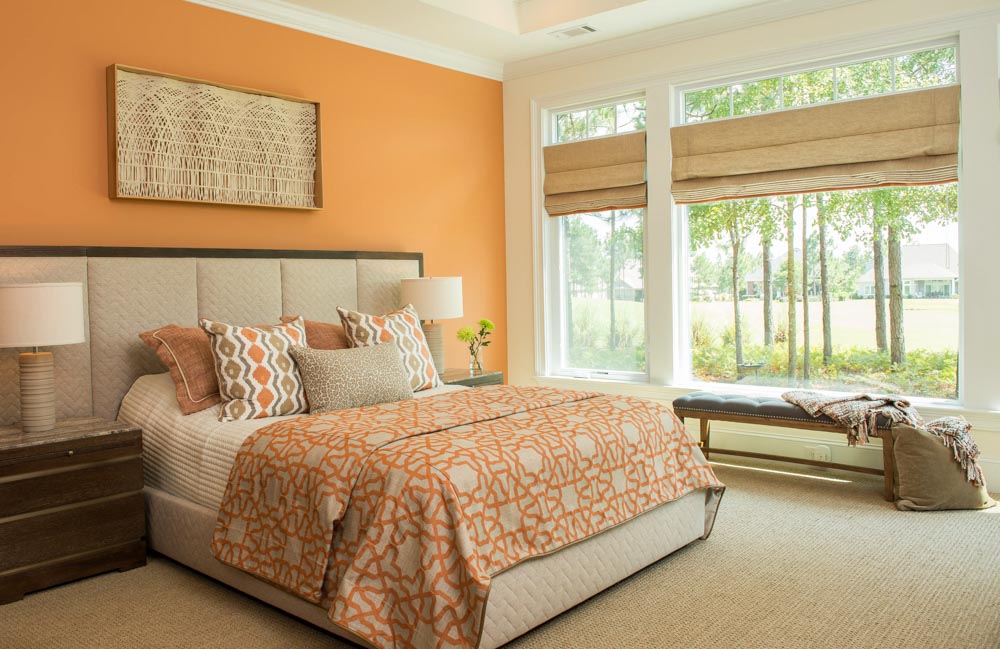 Phòng ngủ màu cam pastel nhẹ nhàng