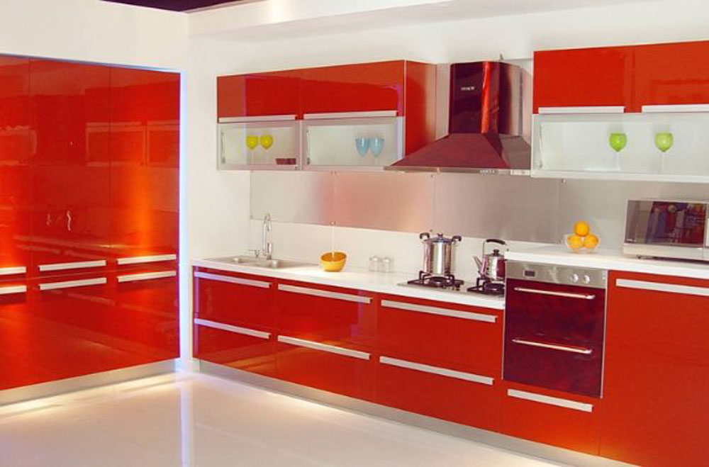 Phòng bếp màu đỏ mang màu tươi mới cho tuổi đinh tỵ