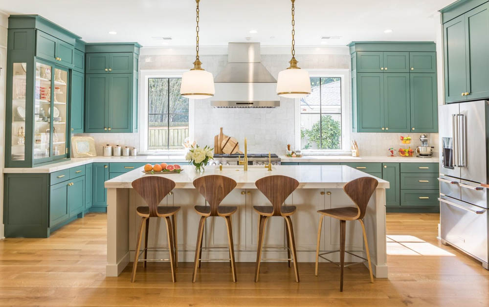Phòng bếp màu xanh lá mang tới màu sắc tươi sáng