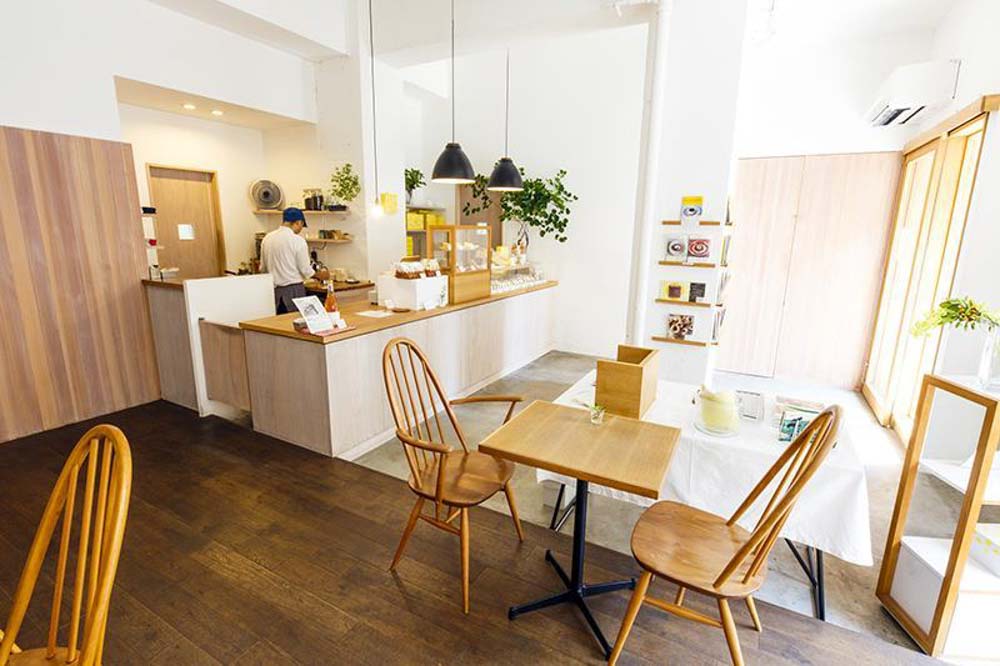 Thiết kế quán cafe take away đẹp nội thất gỗ